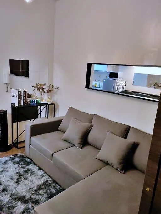 1Br Free Parking With Balcony Near Rcbc, Trident, Mmc Apartment Manila