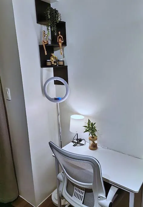 1Br Free Parking With Balcony Near Rcbc, Trident, Mmc Apartment Manila