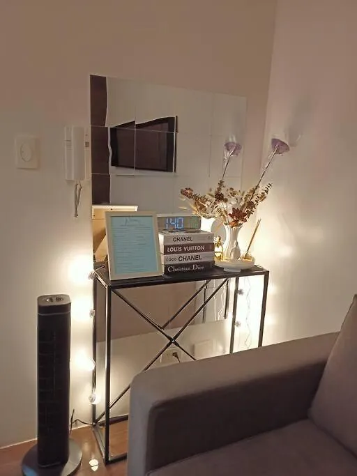 1Br Free Parking With Balcony Near Rcbc, Trident, Mmc Apartment Manila