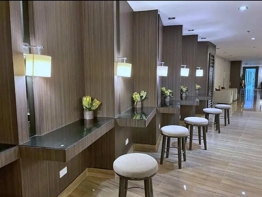 1Br Free Parking With Balcony Near Rcbc, Trident, Mmc Apartment Manila